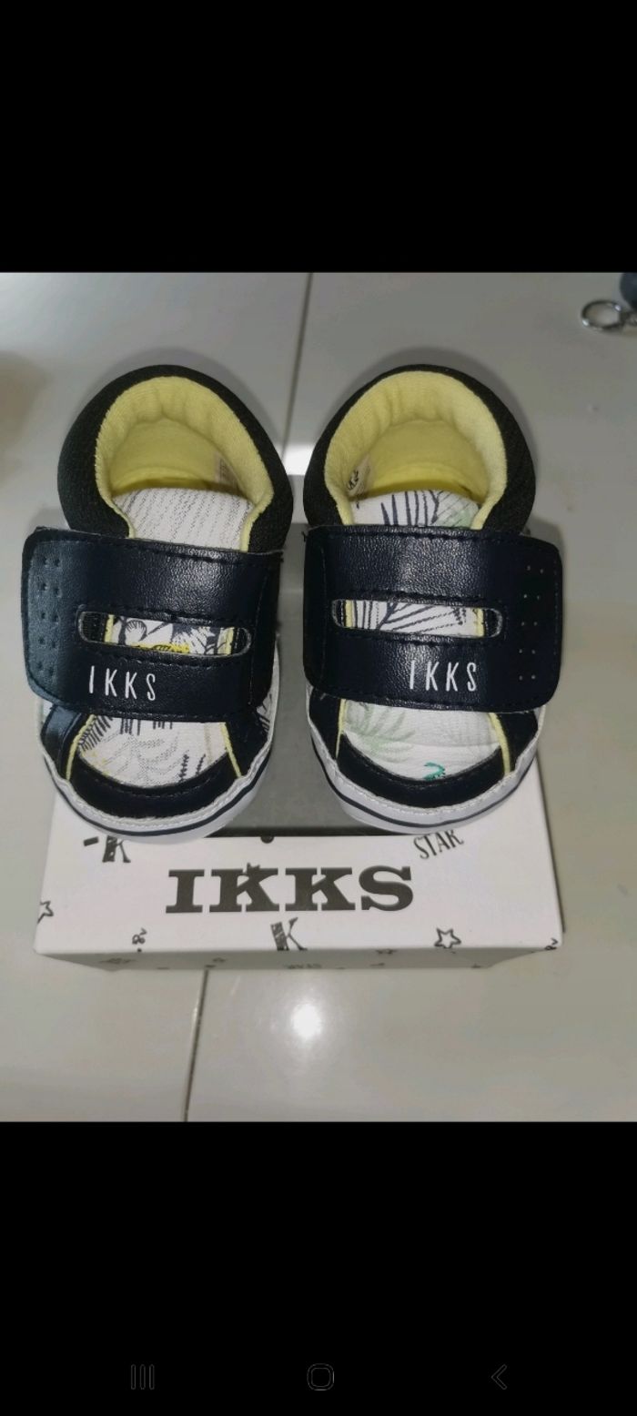 Chaussons IKKS garçon taille 18 - photo numéro 2