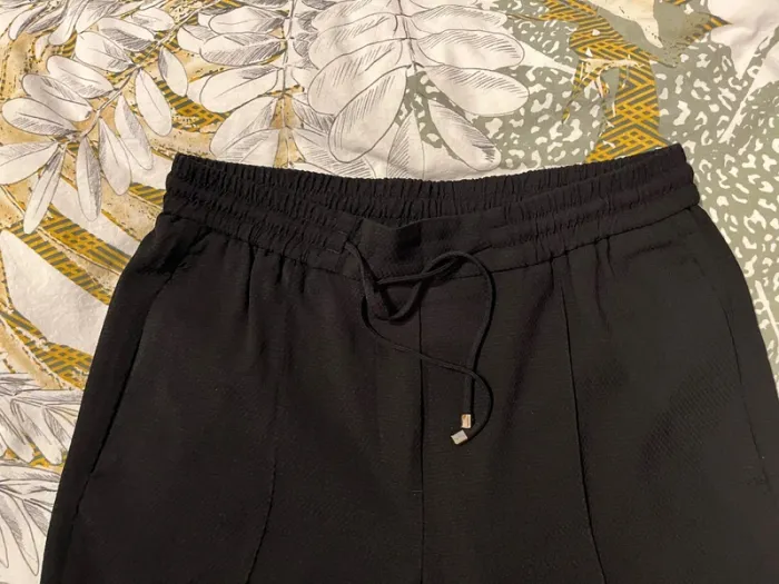 Pantalon 7/8 noir gaufré – Taille 38 - photo numéro 2