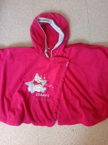 Une cape avec capuche 18 mois
