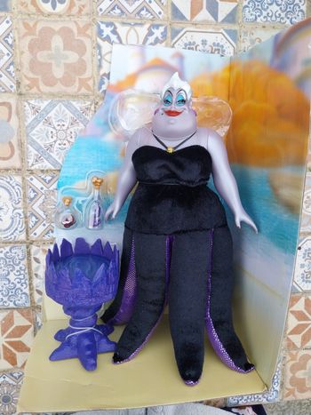 Poupée Ursula et accessoires sorcière et potions Coffret Disney La Petite Sirène