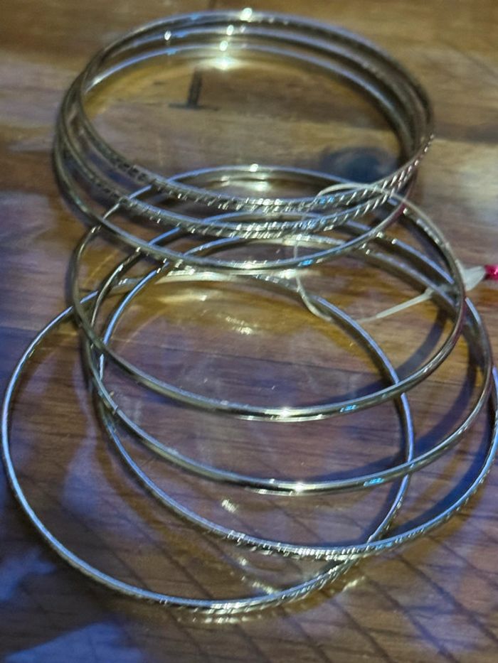 Bracelets 7 joncs  semainier acier inoxydable argent travaillés neufs et de qualité - photo numéro 4