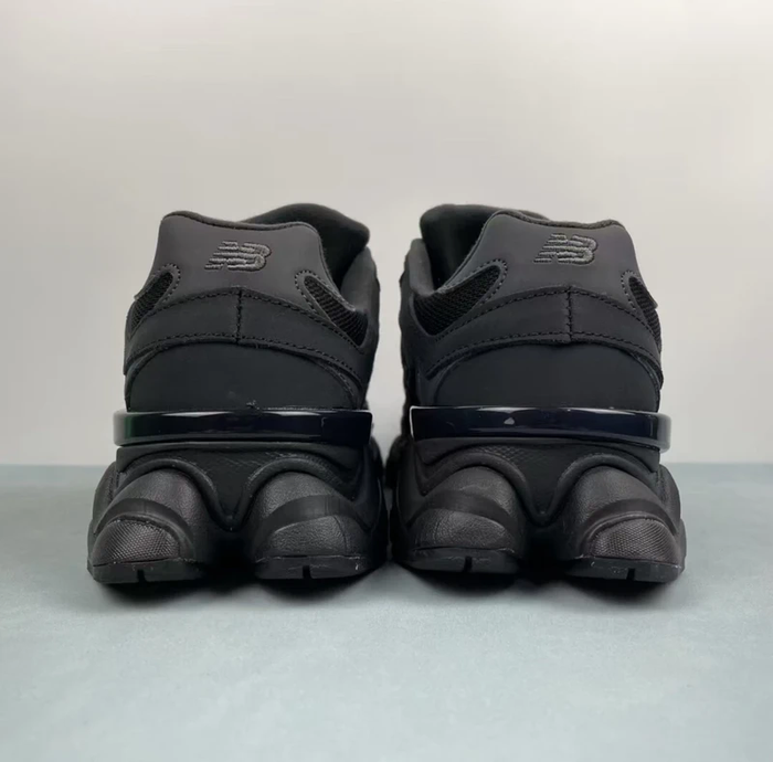 Baskets New Balance 9060 taille 45 - photo numéro 4