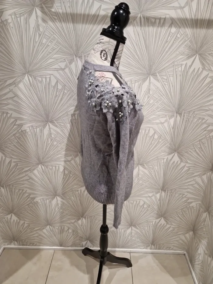 Joli pull original avec dentelle aux épaules taille unique - photo numéro 4