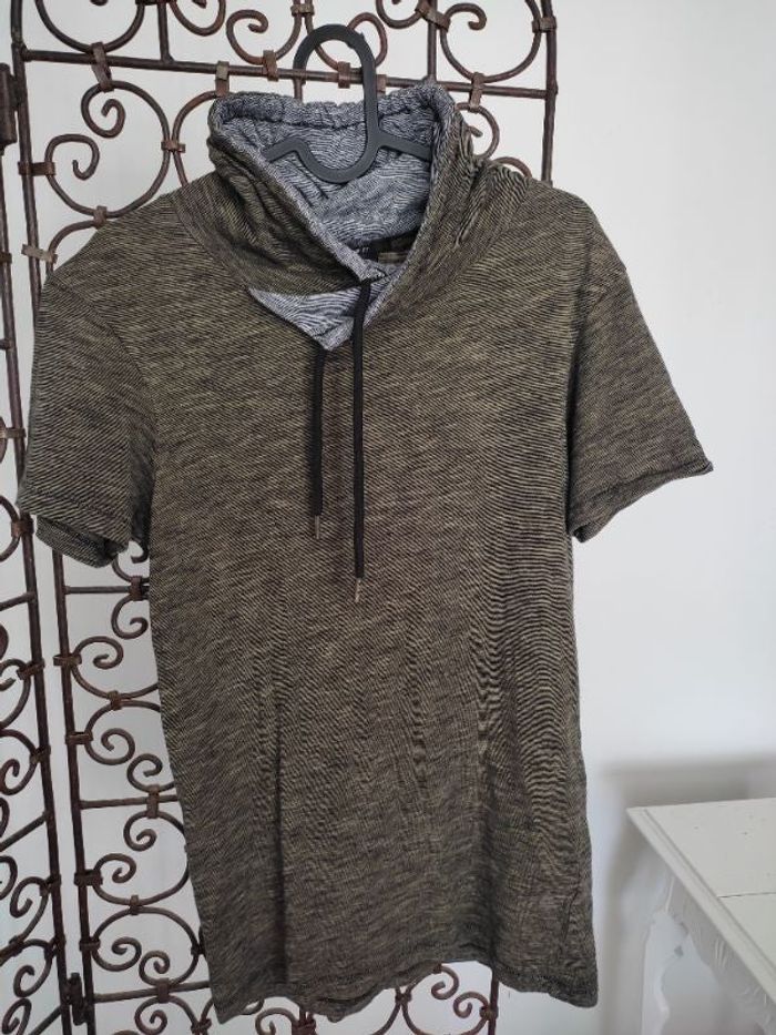 T-shirt col montant