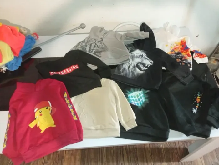 Lot de 8 sweats 4 ans