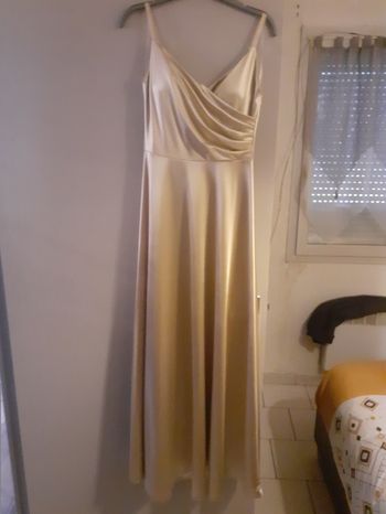 Robe de soirée en satin couleur champagne