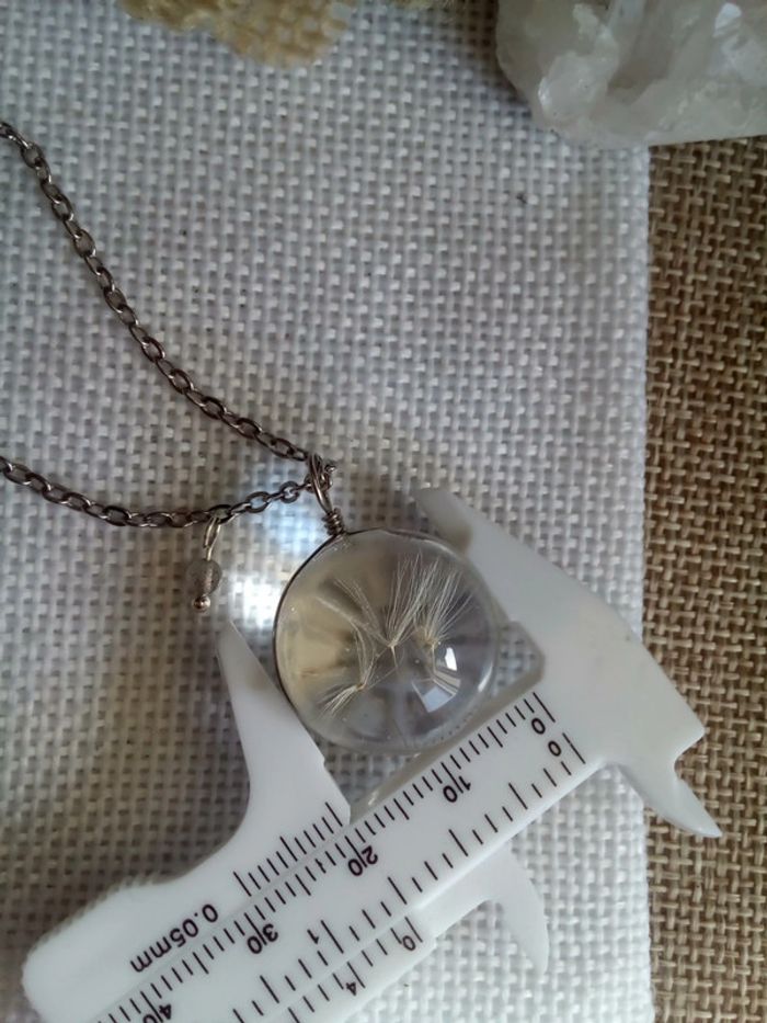 Collier sphère de graines naturelles et pierre de labradorite - photo numéro 2