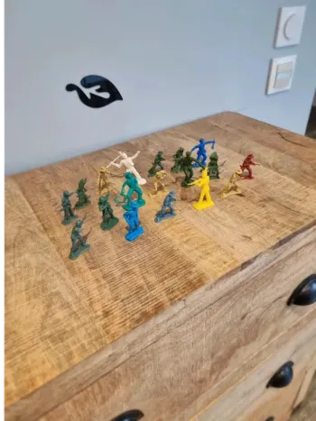 18 figurines soldats et indiens