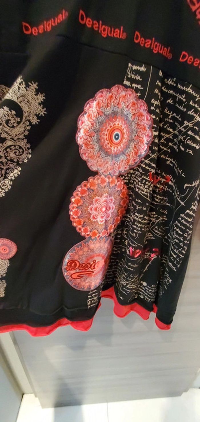 Très  belle  robe desigual taille XL - photo numéro 2