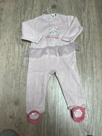 Pyjama une pièce en velours taille 18 mois