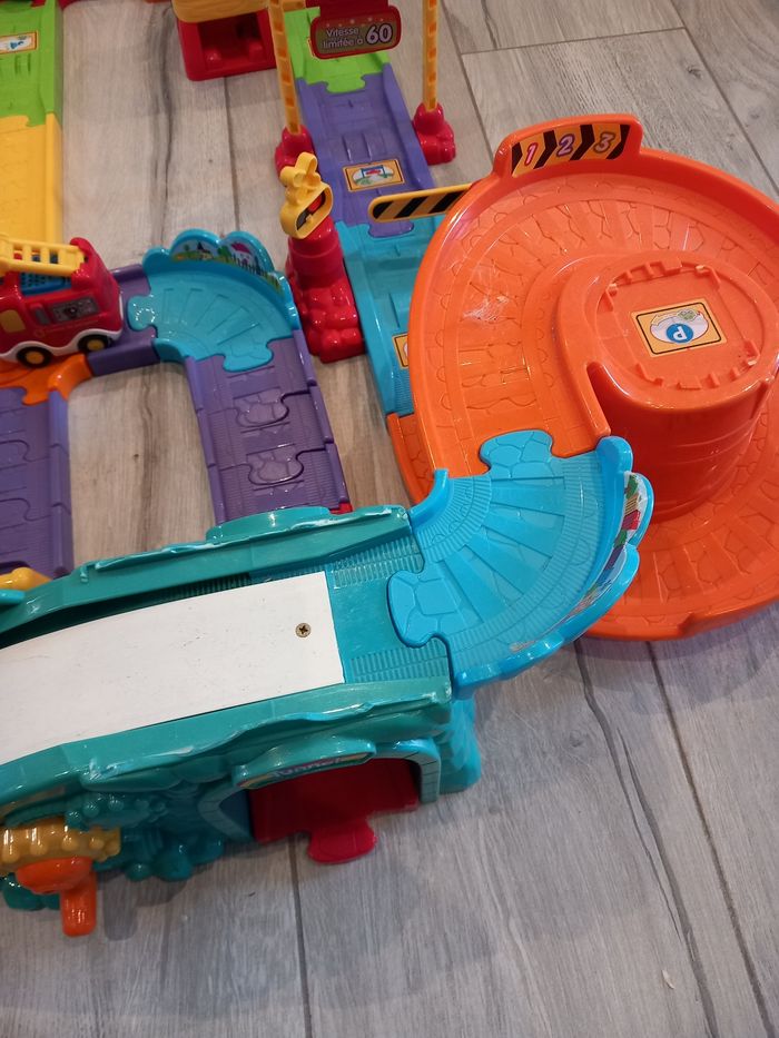 Circuit Tut Tut Bolide + 5 véhicules - photo numéro 8