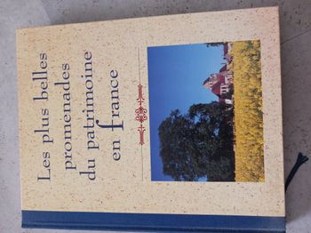 livre les plus belle promenades du patrimoine en france