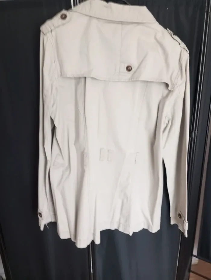 Veste fine idéale mi saison. De taille 46/48 et de marque Kiabi - photo numéro 2