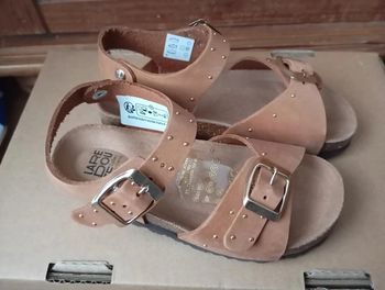 Sandales en cuir marron