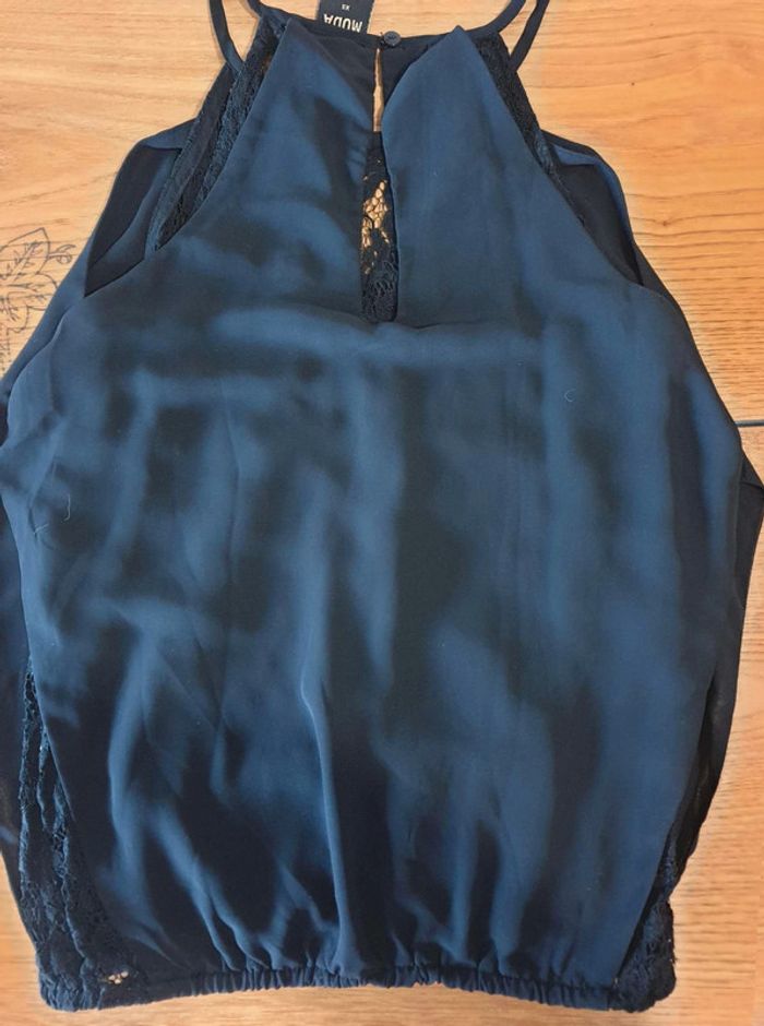 Haut  noir  avec  doublure dentelle - photo numéro 3