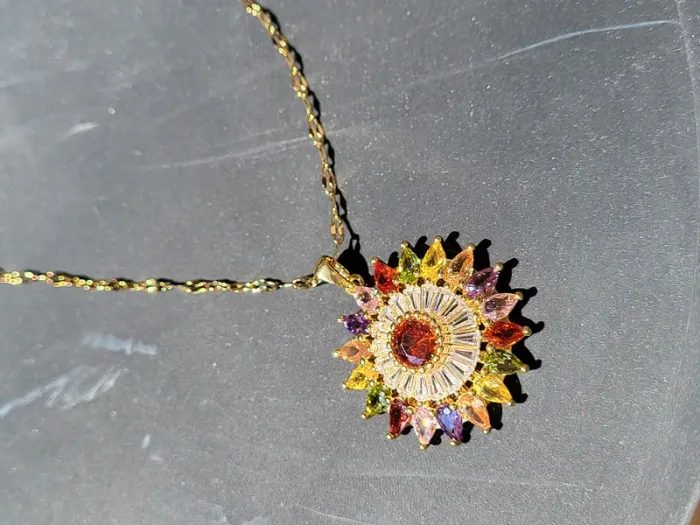 Collier en acier inoxydable doré forme de fleur pierres multicolores en zirconium 40-45 cm - photo numéro 6