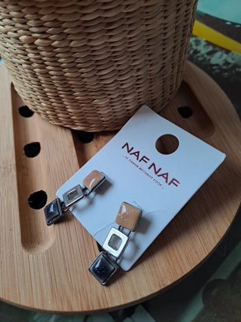 Paire de boucles d oreilles fantaisie à clou Naf Naf neuves