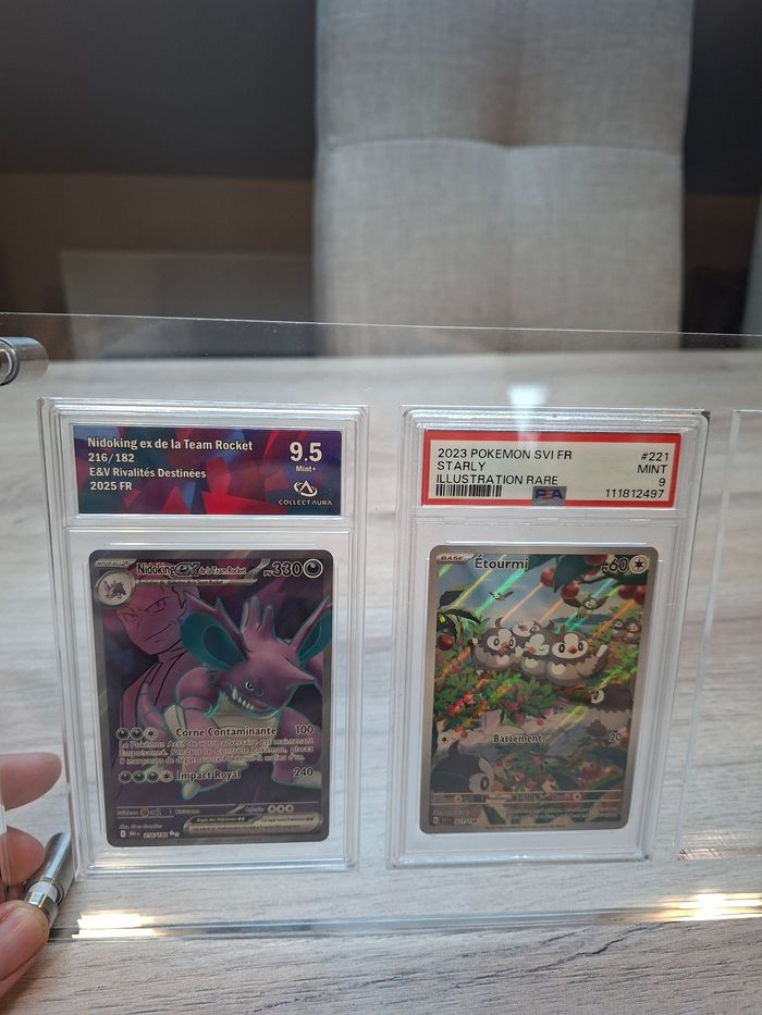 Présentoir premium en acrylique premium pour 3 cartes gradées Pokémon psa , collect-aura etc.. - photo numéro 2