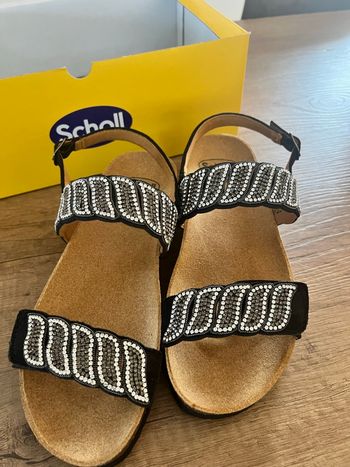 Sandales élégantes avec brillants 