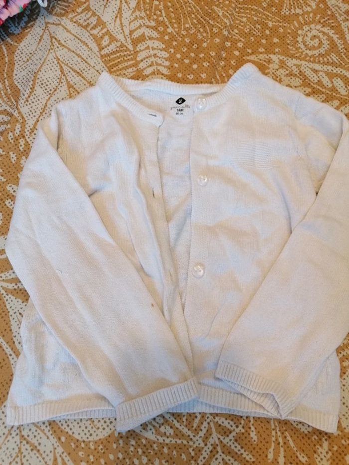Petit gilet blanc 18 M