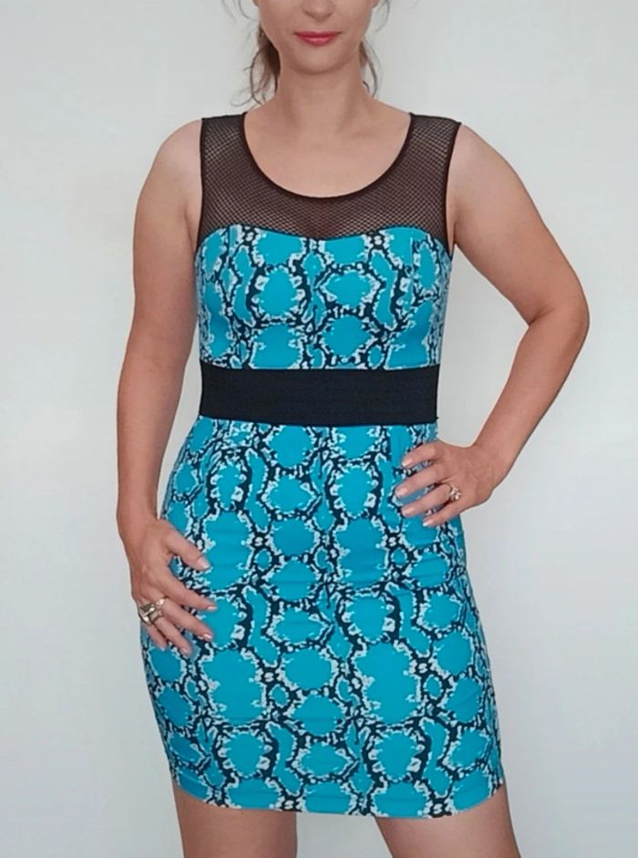 Robe moulante pinup bretelles résille taille 36 - photo numéro 2