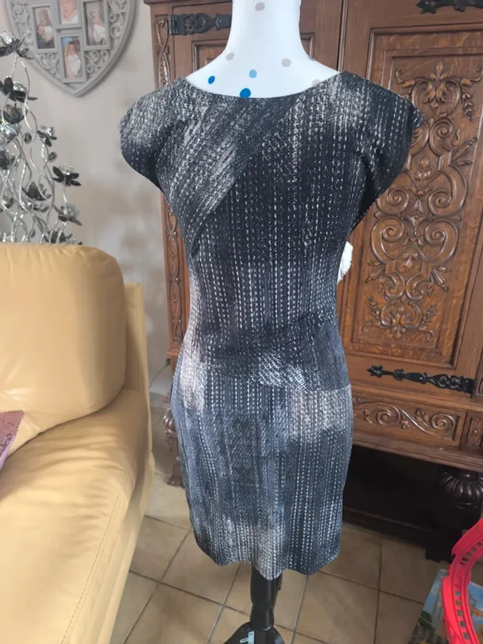 Jolie robe gris et beige - photo numéro 5