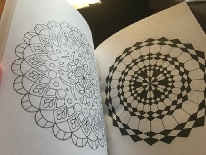 200 Mandalas à colorier pour lâcher prise - photo numéro 7