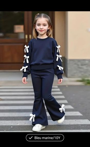 Jolie Ensemble fille de 10 ans couleur bleu marine neuf