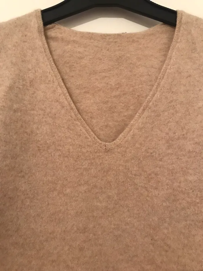 Pull col V beige - photo numéro 2