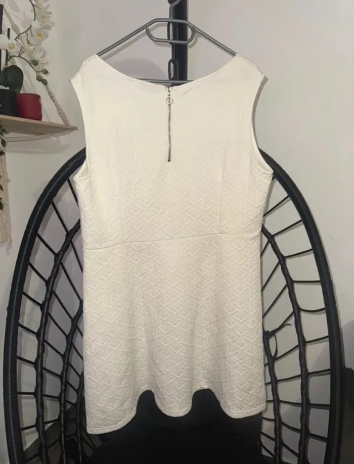 Robe blanche sans manches femme grande taille XXL – Chic & confortable - photo numéro 3