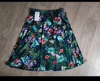 Jupe fluide fleurie 40 au 46 (je fais un 44)