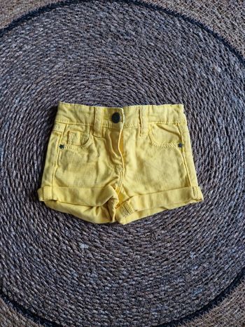 Joli short tape à l'œil taille 3 mois