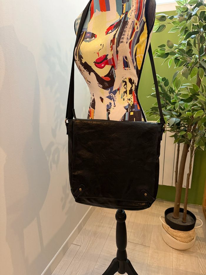 Sac à bandoulière en cuir noir vintage Bata