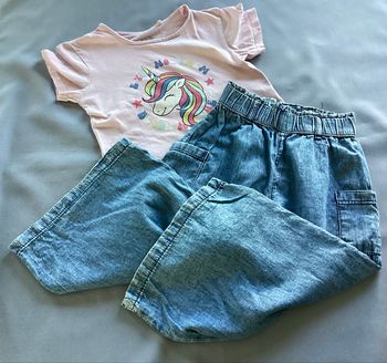 Ensemble teeshirt  licorne et pantalon fin  aspect jean 5 ans
