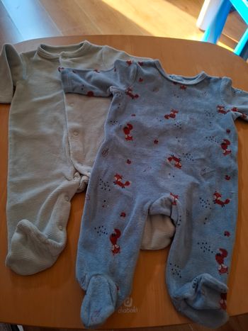 Lot 2 pyjamas 
