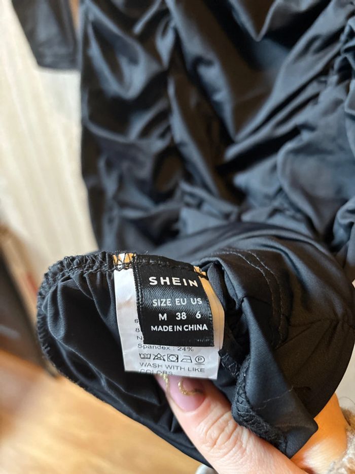 Robe noir courte et moulante Shein - photo numéro 4