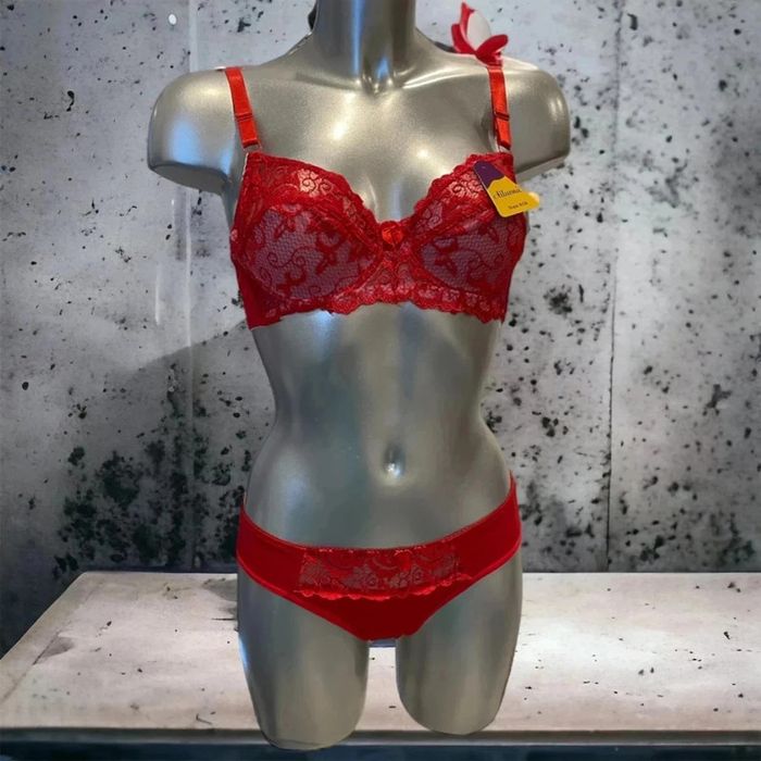 Magnifique ensemble lingerie rouge 85B