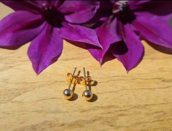 Boucles d'oreilles boules 4 mm puces plaqué or 18k - photo numéro 2