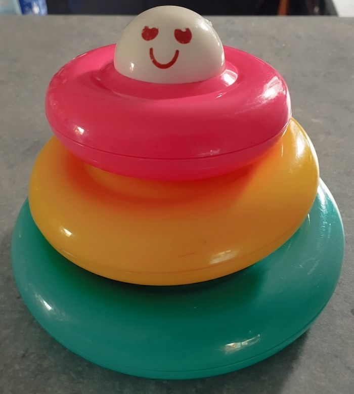 Jouet d'éveil pour bébé en très bon état