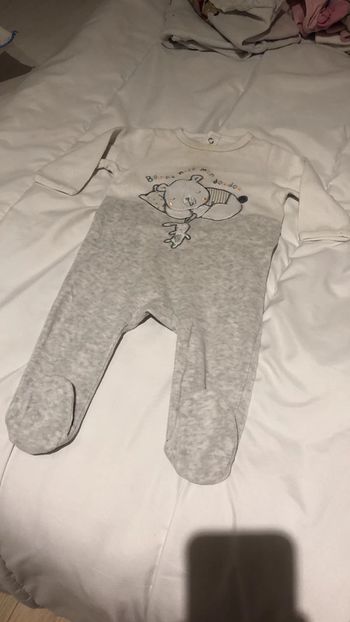 Pyjama blanc et gris 6 mois