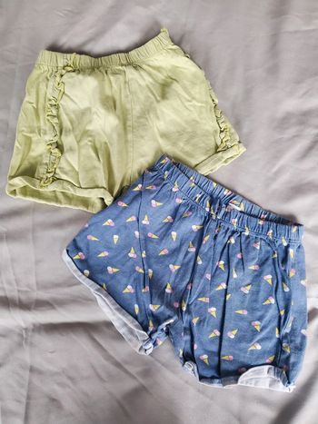 🌴 Lot de 2 short fille taille 2 ans