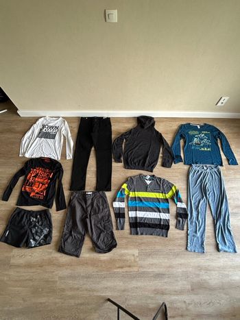 Lot vêtements garçon 13-14 ans – Sweats, t-shirts, pantalons, pulls, casual
