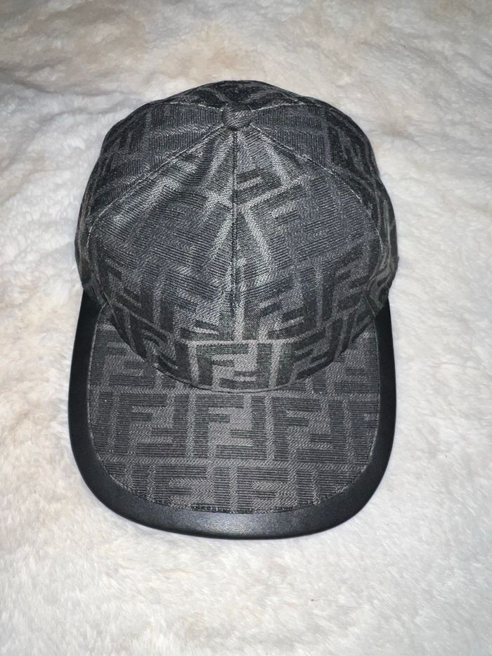 Casquette fendi