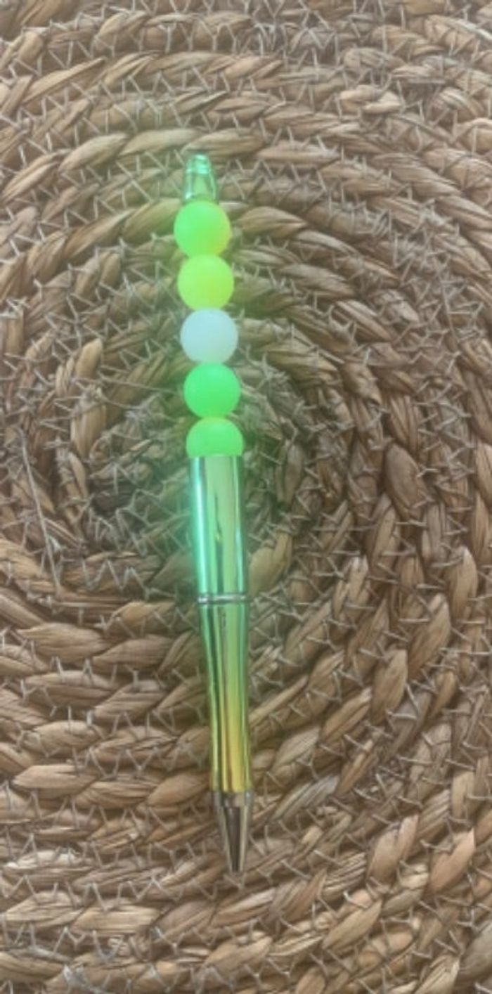 Stylo personnalisé avec des perles en silicone