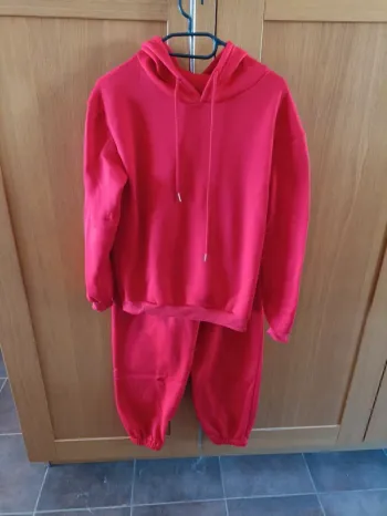 Ensemble de survêtement rouge