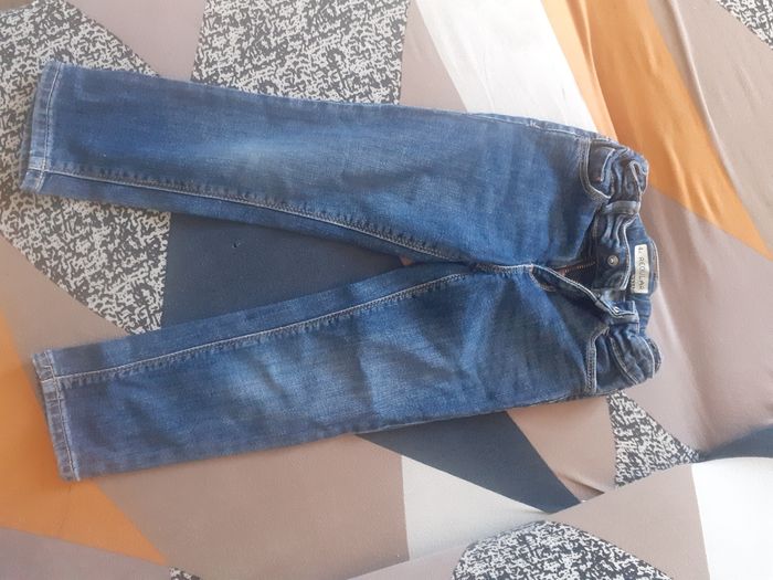 Jeans  garçon  réglable.