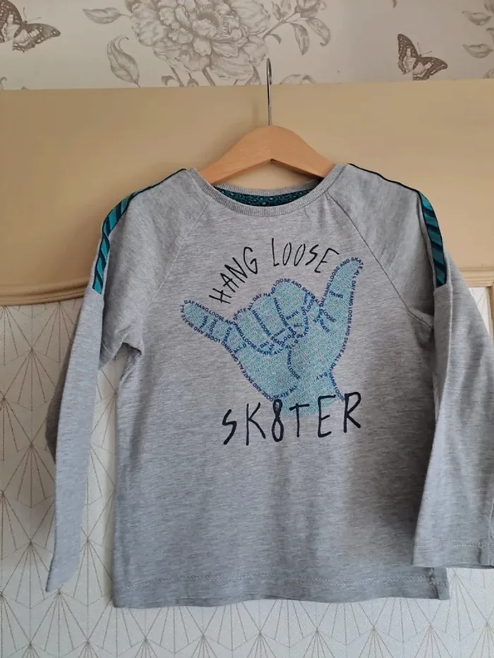 T-shirt garçon 4-5 ans ML gris turquoise comme neuf Oliver