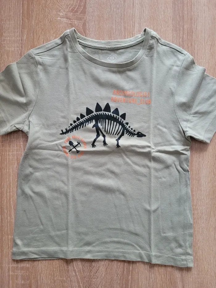 Tee shirt 3/4 ans neuf sans etiquette