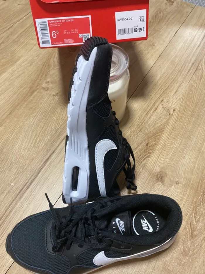 Nike air neuves  pointure 37,5 valeur 89€ - photo numéro 2
