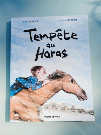 Livre enfant couverture souple Tempête au Haras, l'école des loisirs